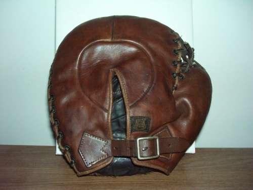 D&M V Notch Basemitt 1 Back